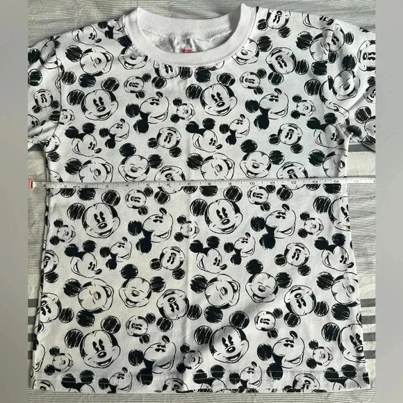 Disney Bundle of 3 t-shirts (Junior sizes) - Picture 9 of 16